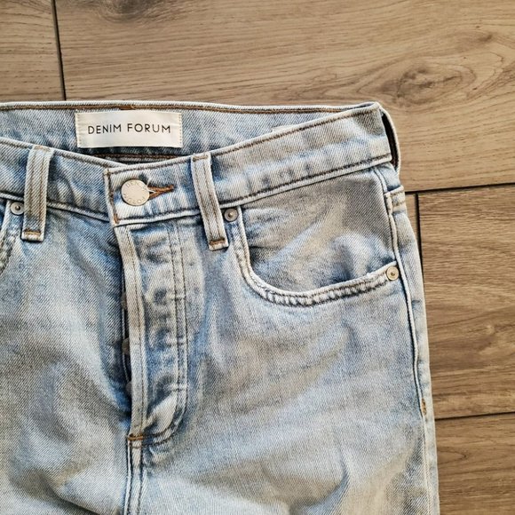 DENIM FORUM | The Yoko High Rise Slim in Light Blue Wash (Size 25) - Picture 3 of 14